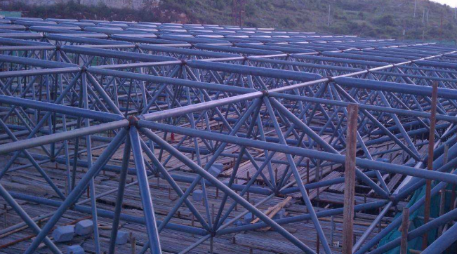 临河概述网架加工中对钢材的质量的过细恳求